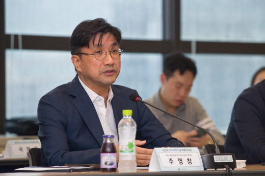 주영찰 과학기술혁신본부장이 29일 서울 국가과학기술자문회의 대회의실에서 열린 '국가전략기술 특별위원회 제3차 회의'에서 인삿말을 하고 있다.  과기정통부 제공